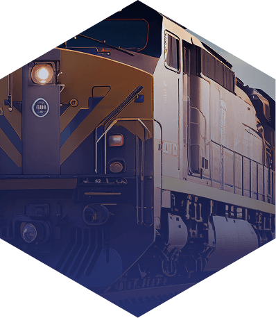 Locomotora diésel moderna con faro encendido